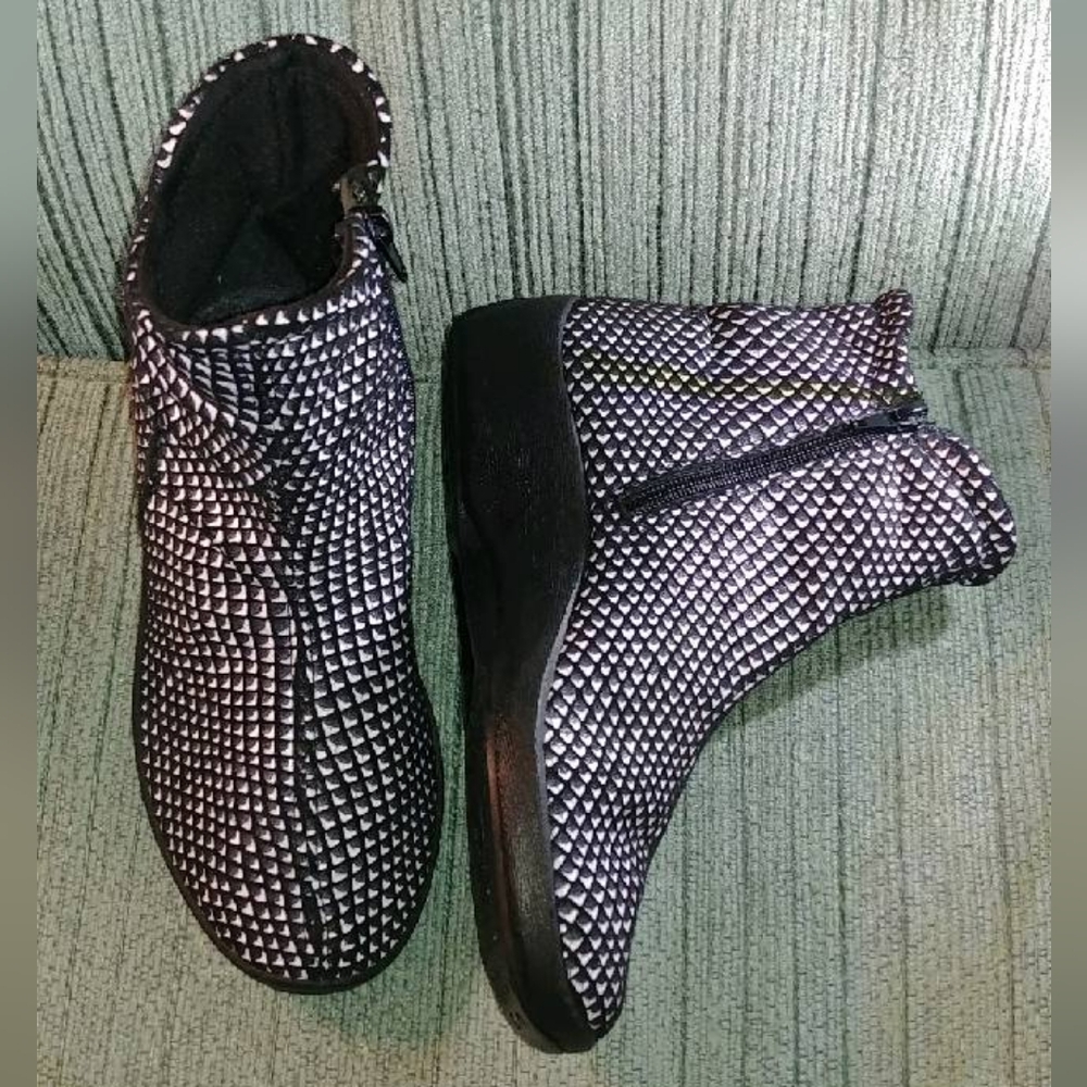 Arcopedico L19 black+white bootie